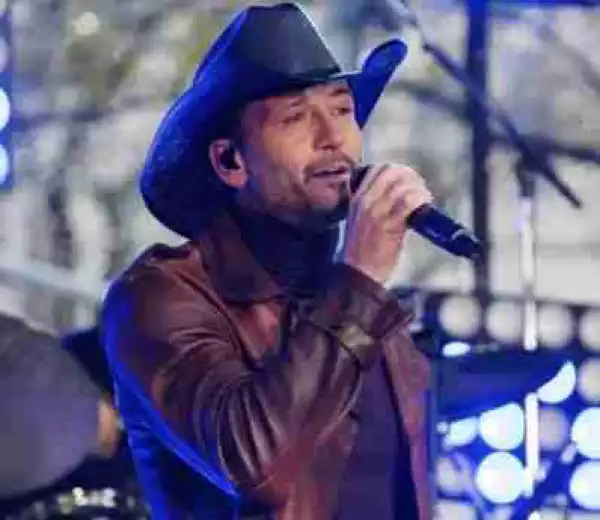 Singer Tim McGraw Collapses On Stage During A Performance In Ireland